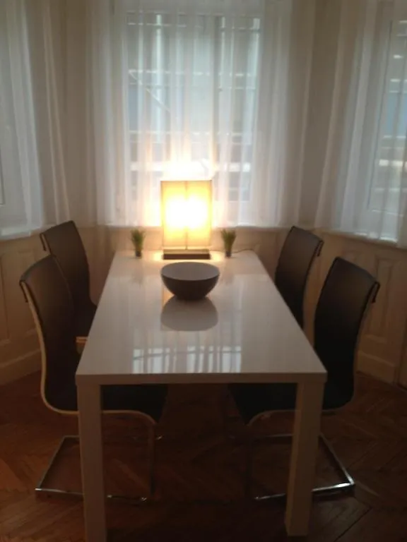 Design Apartment Schoenbrunn Vienna