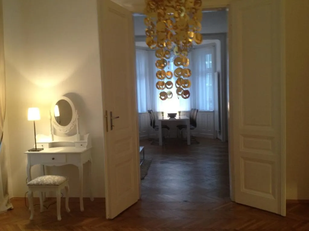 Design Apartment Schoenbrunn Vienna