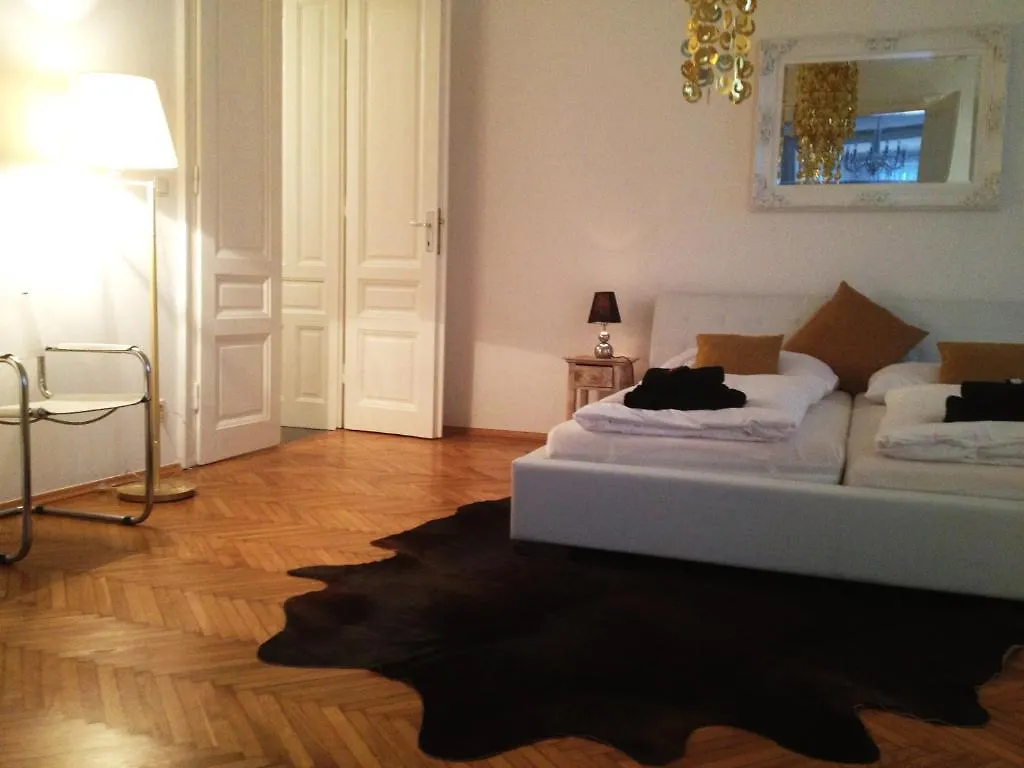 Design Apartment Schoenbrunn Vienna