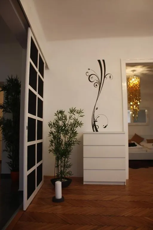 Design Apartment Schoenbrunn Vienna