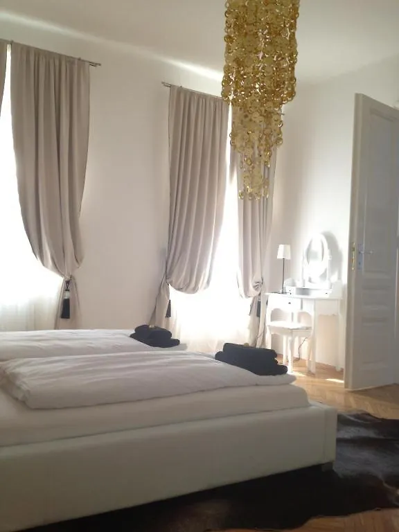Design Apartment Schoenbrunn Vienna